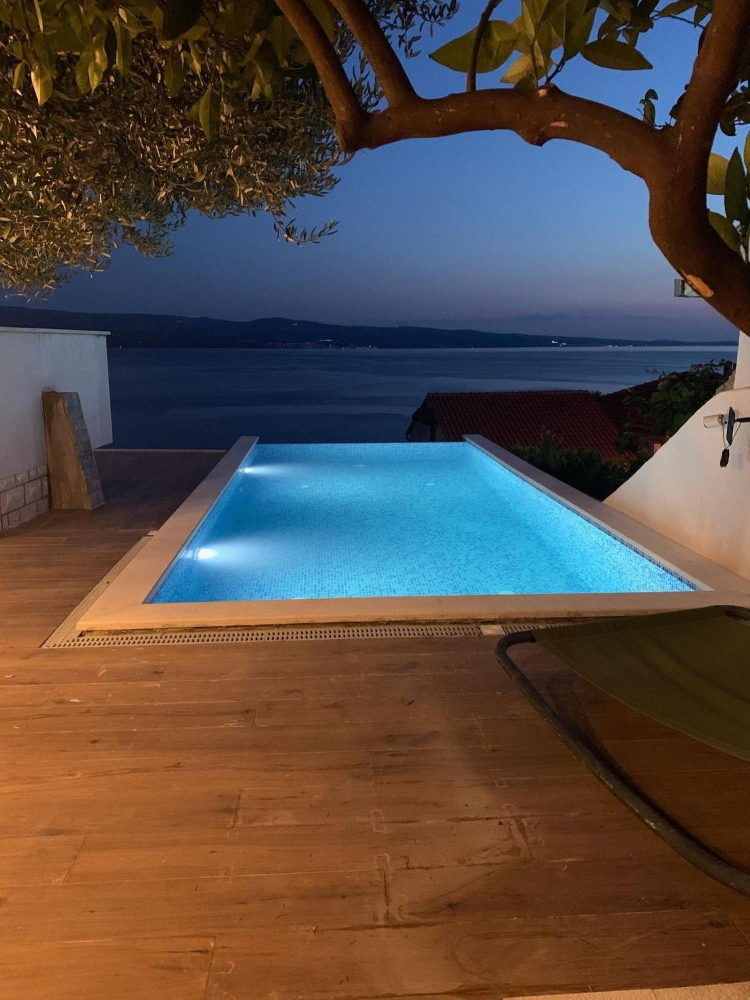 Apartments With Pool Vrdoljak Omiš Chambre photo