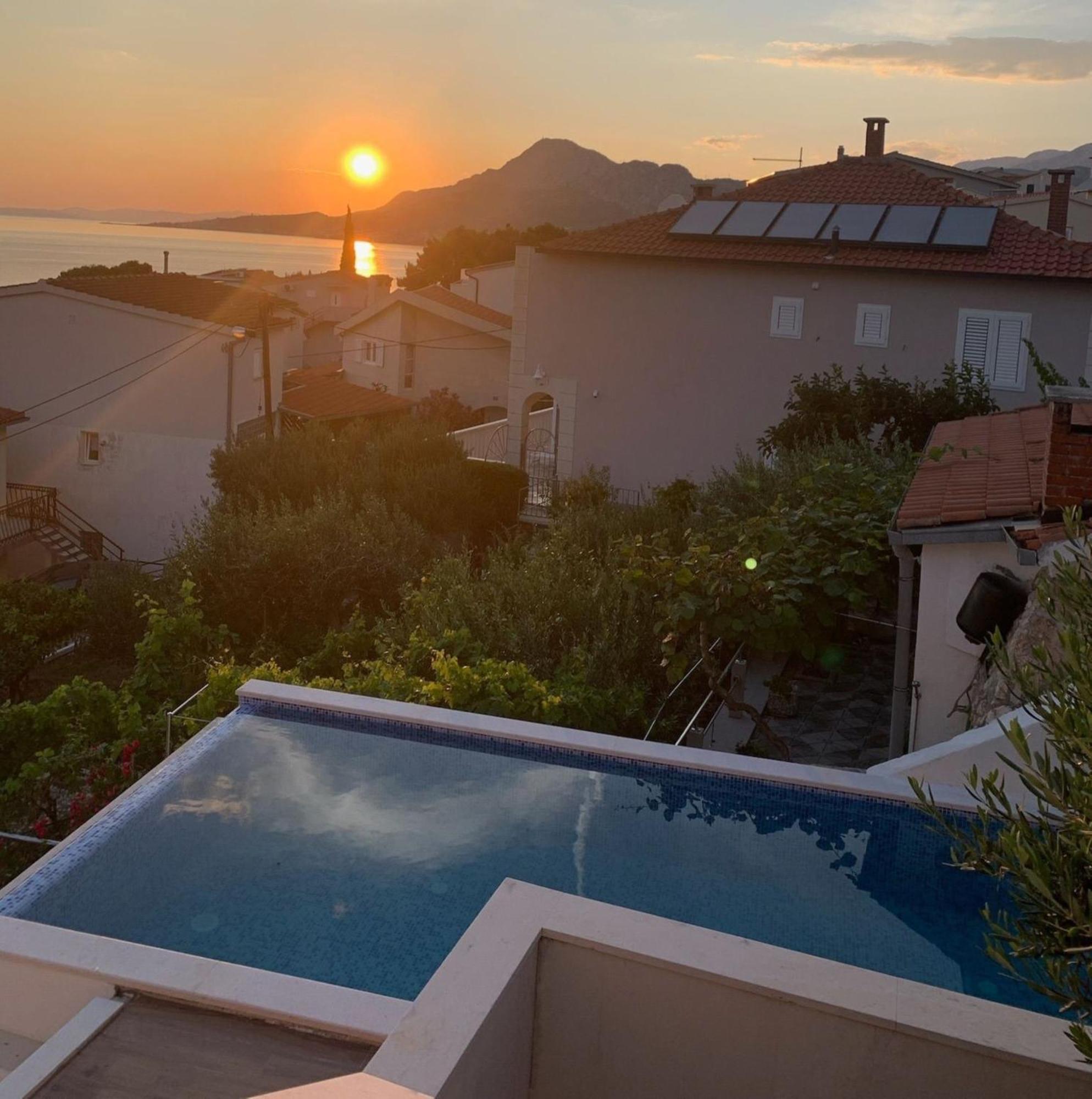 Apartments With Pool Vrdoljak Omiš Chambre photo