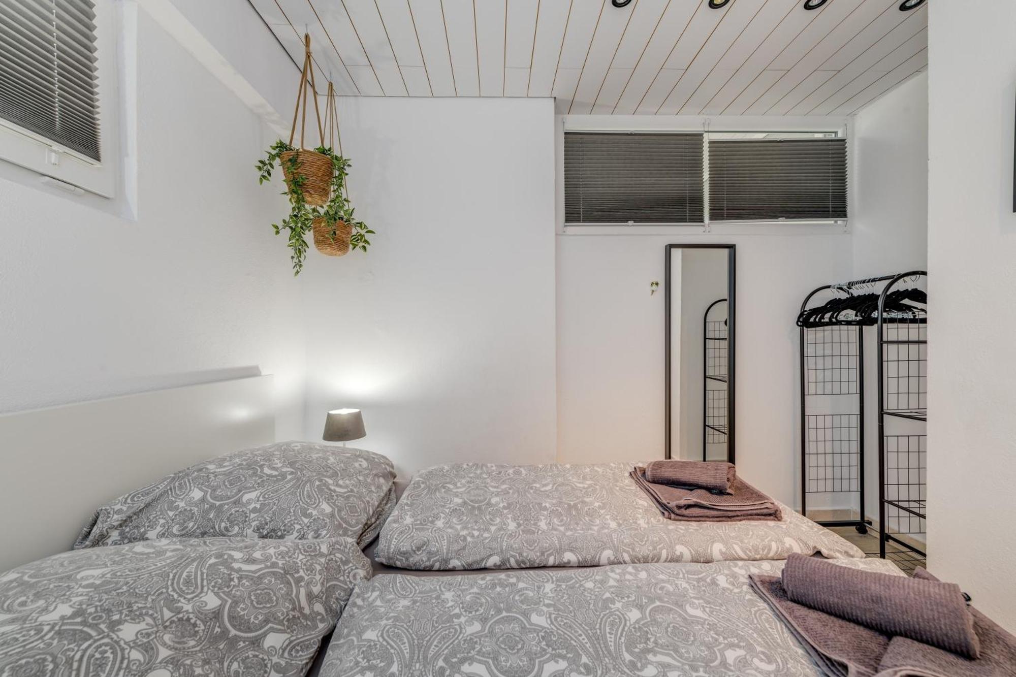 Apartments With Pool Vrdoljak Omiš Chambre photo