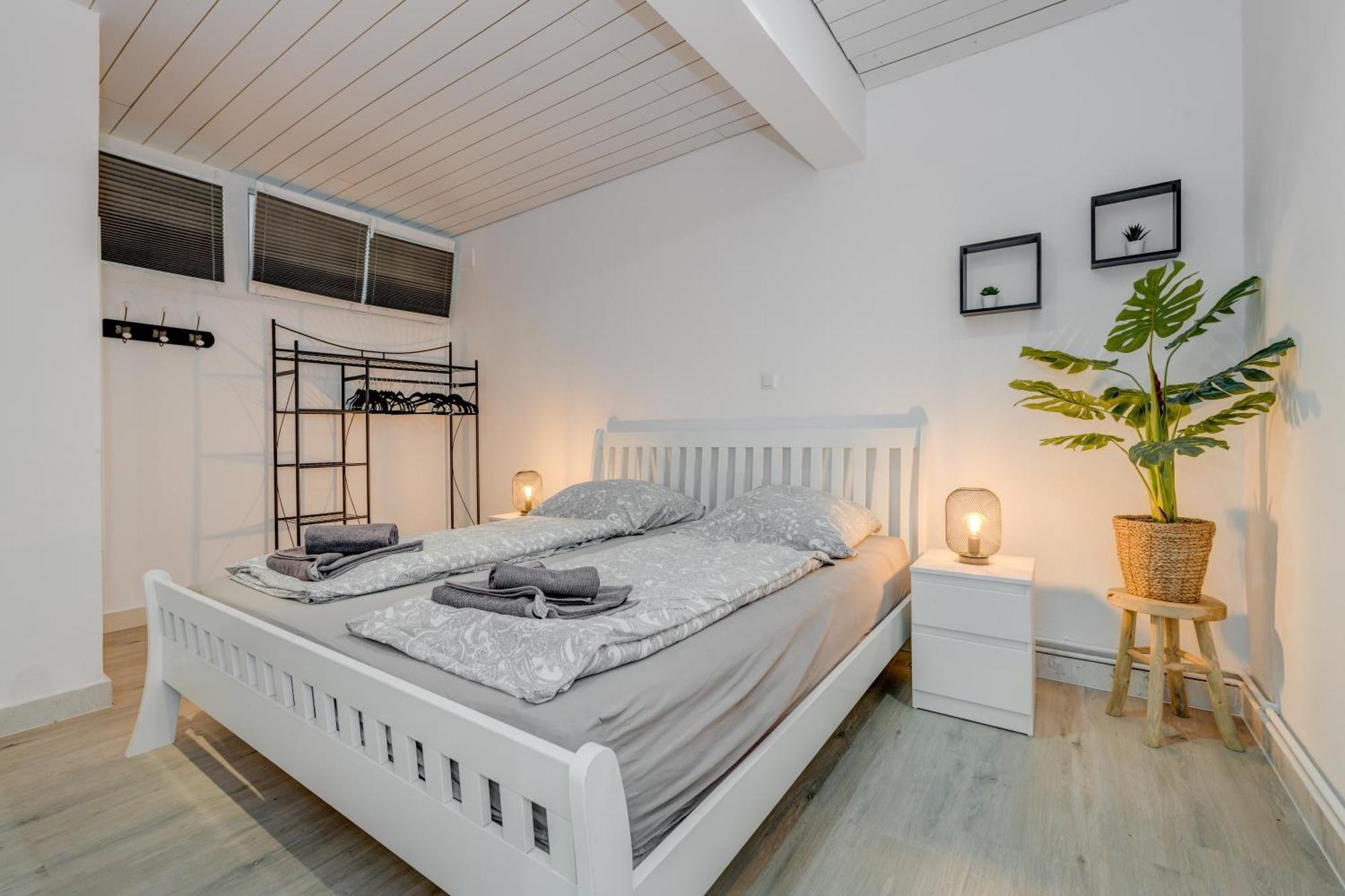 Apartments With Pool Vrdoljak Omiš Chambre photo