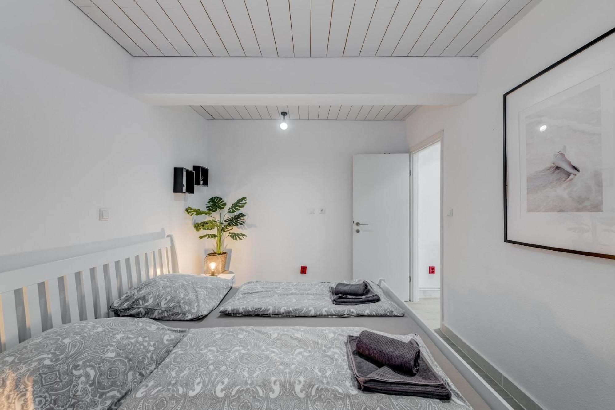 Apartments With Pool Vrdoljak Omiš Chambre photo