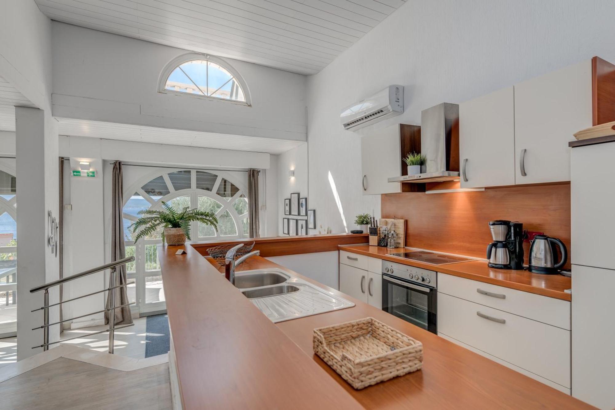 Apartments With Pool Vrdoljak Omiš Chambre photo