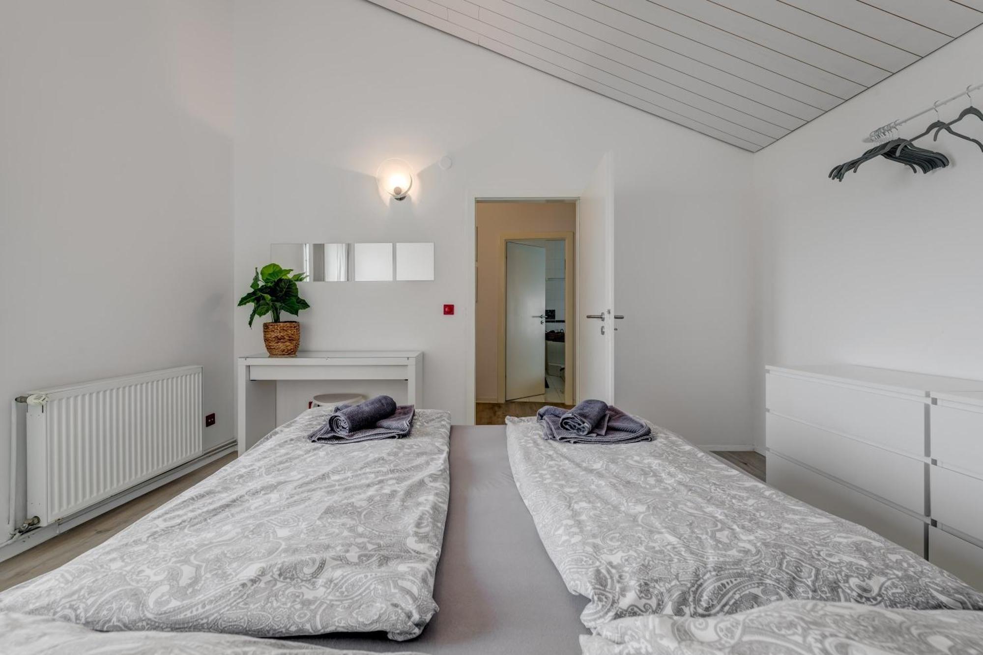 Apartments With Pool Vrdoljak Omiš Chambre photo
