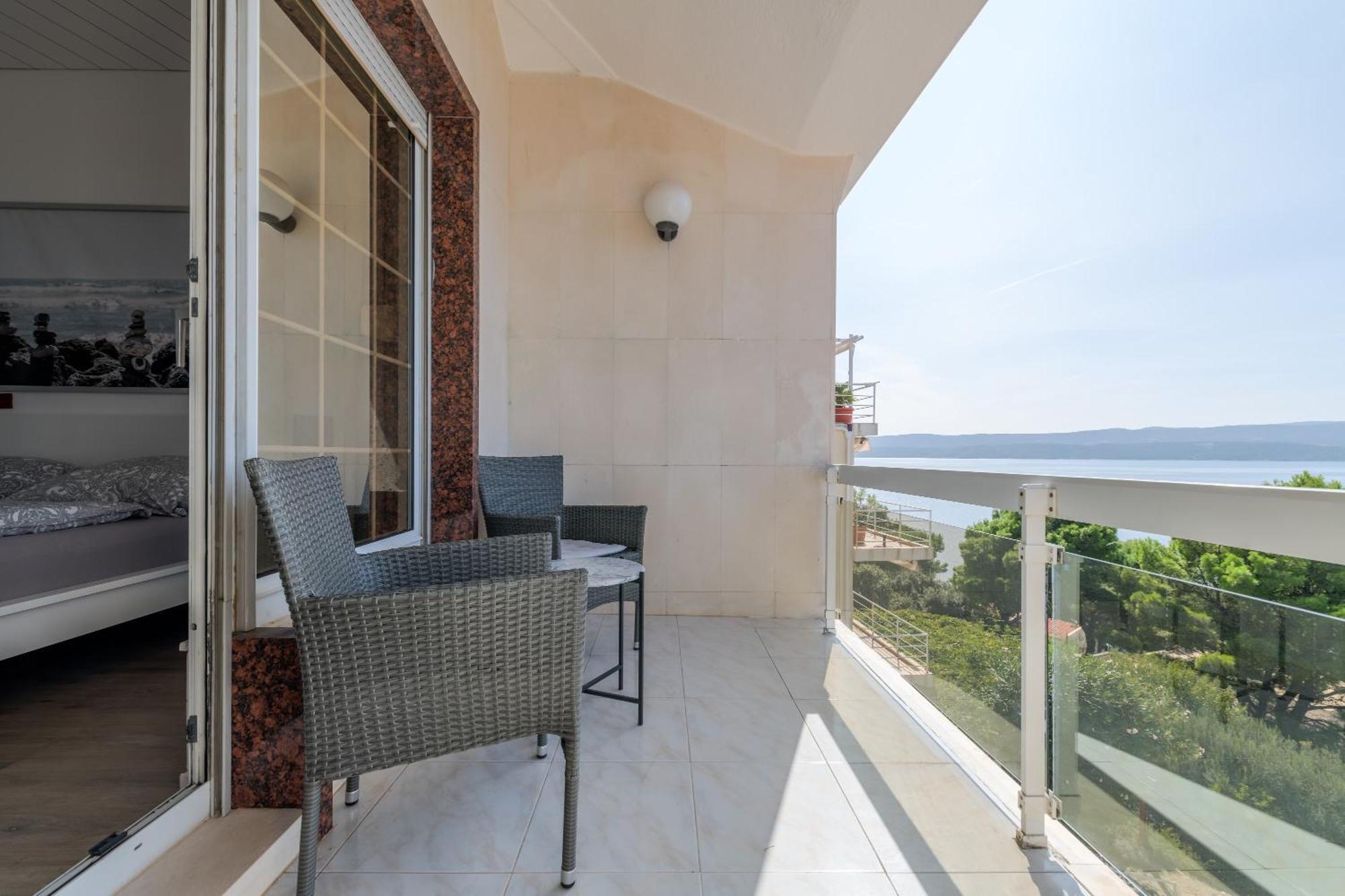 Apartments With Pool Vrdoljak Omiš Chambre photo