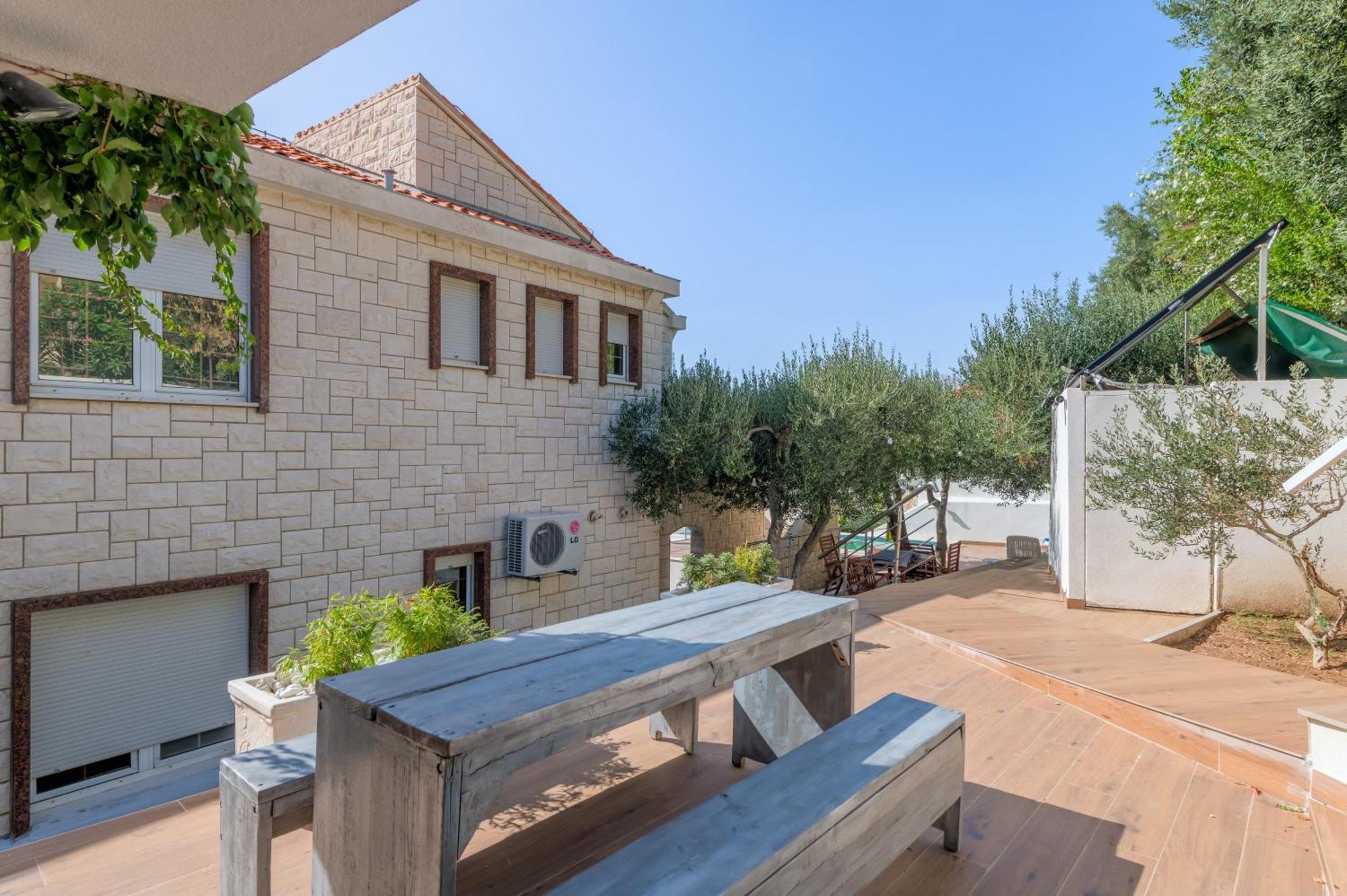 Apartments With Pool Vrdoljak Omiš Chambre photo