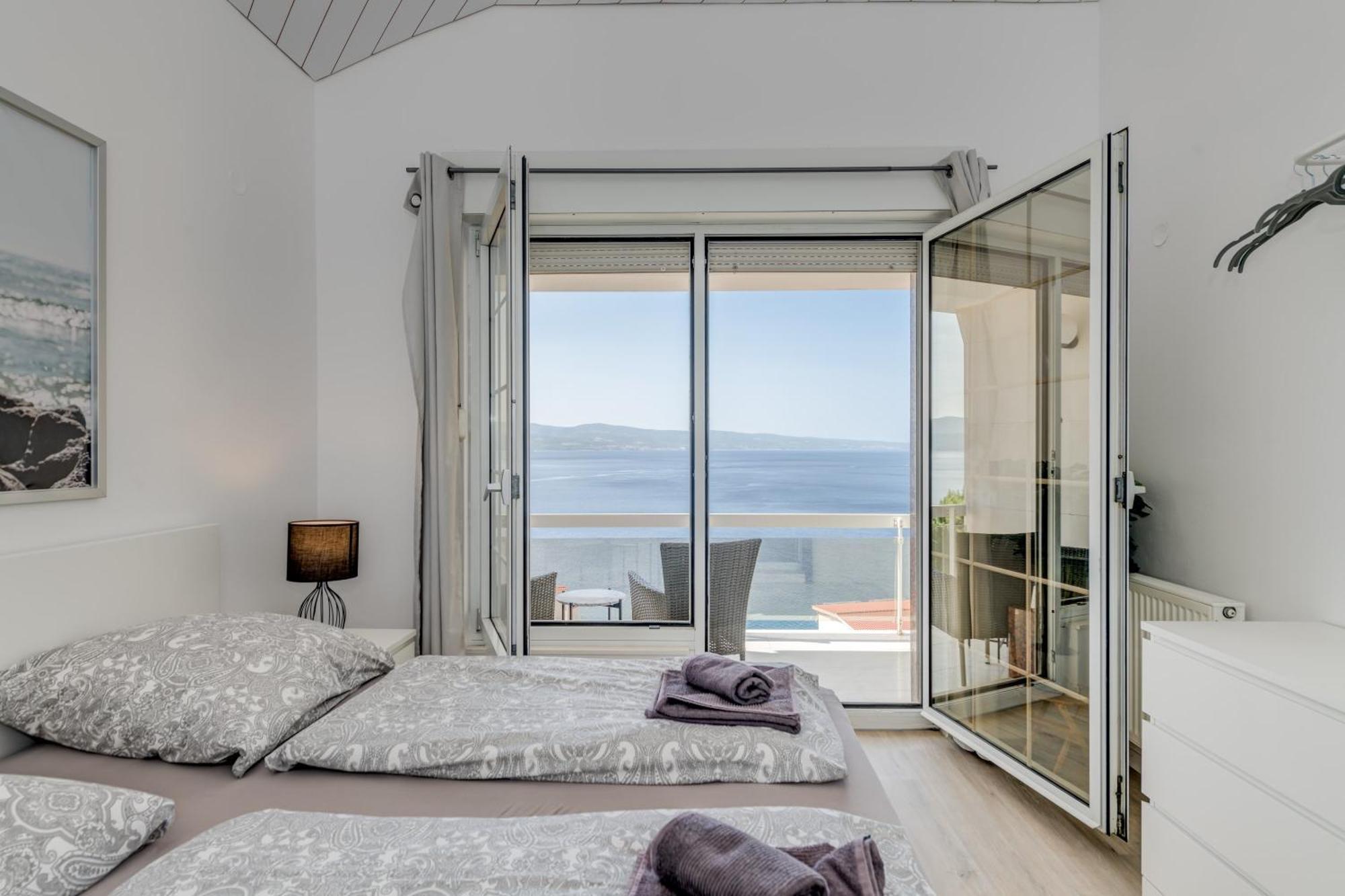 Apartments With Pool Vrdoljak Omiš Chambre photo