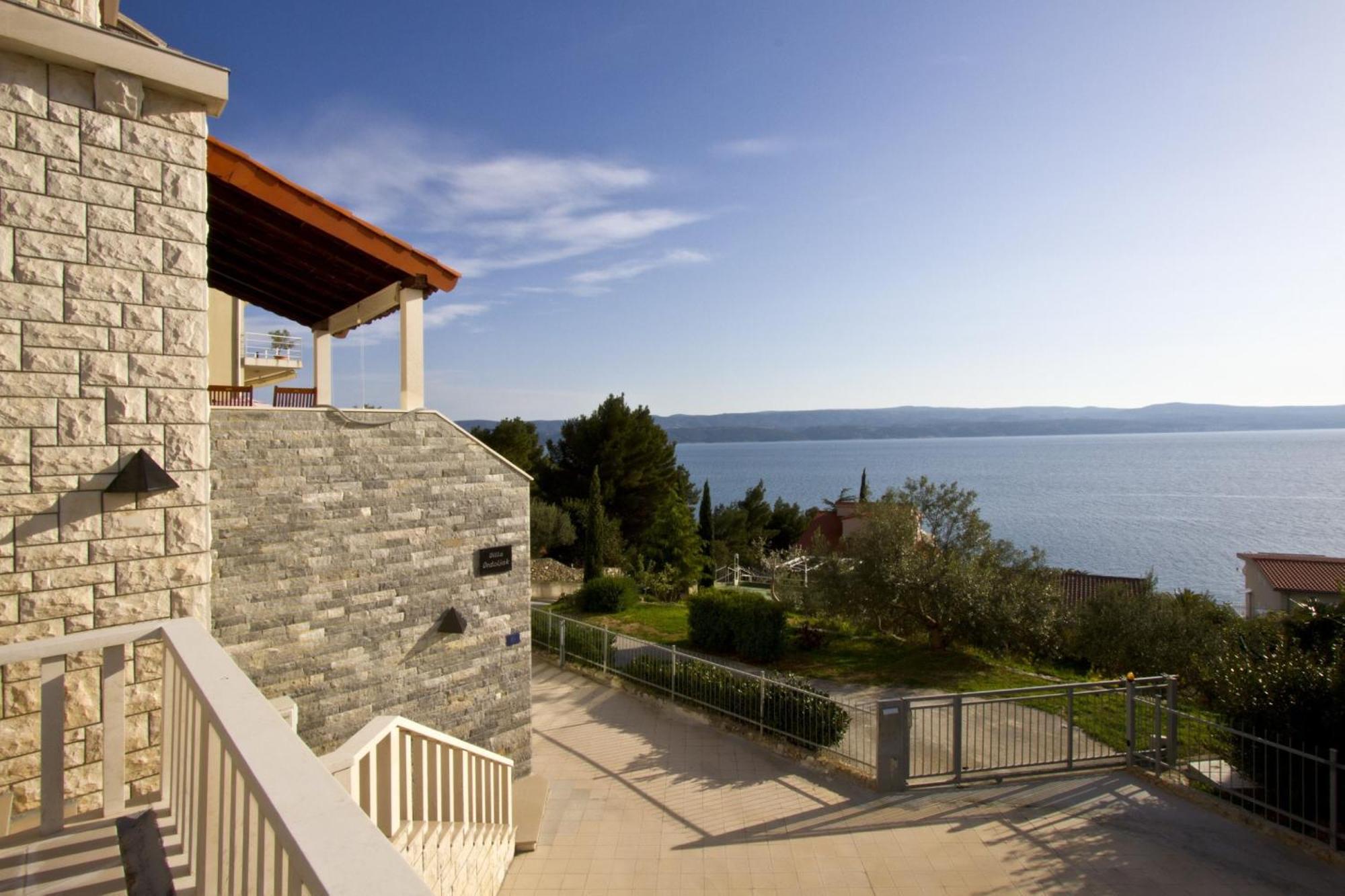 Apartments With Pool Vrdoljak Omiš Chambre photo
