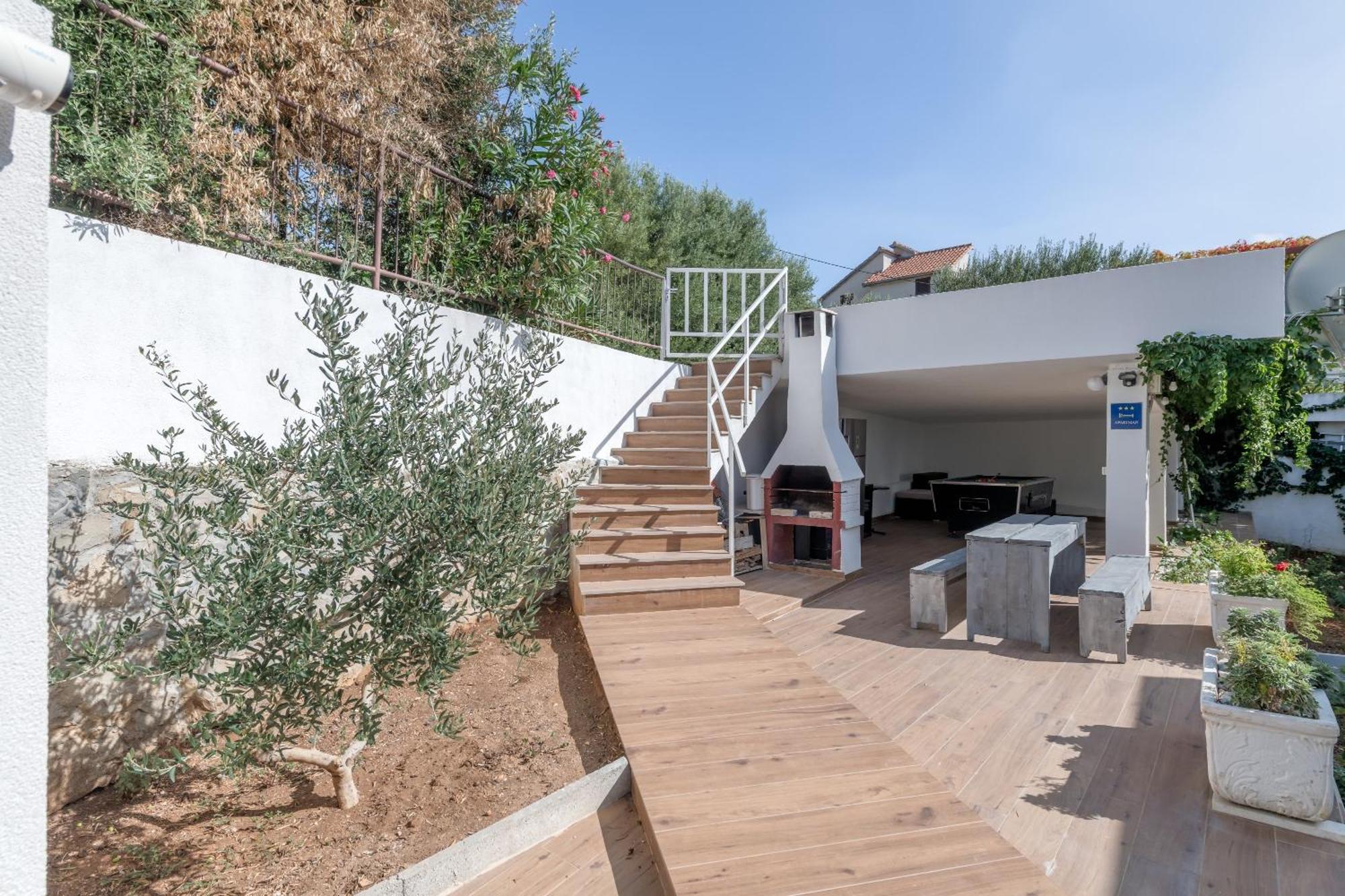 Apartments With Pool Vrdoljak Omiš Chambre photo