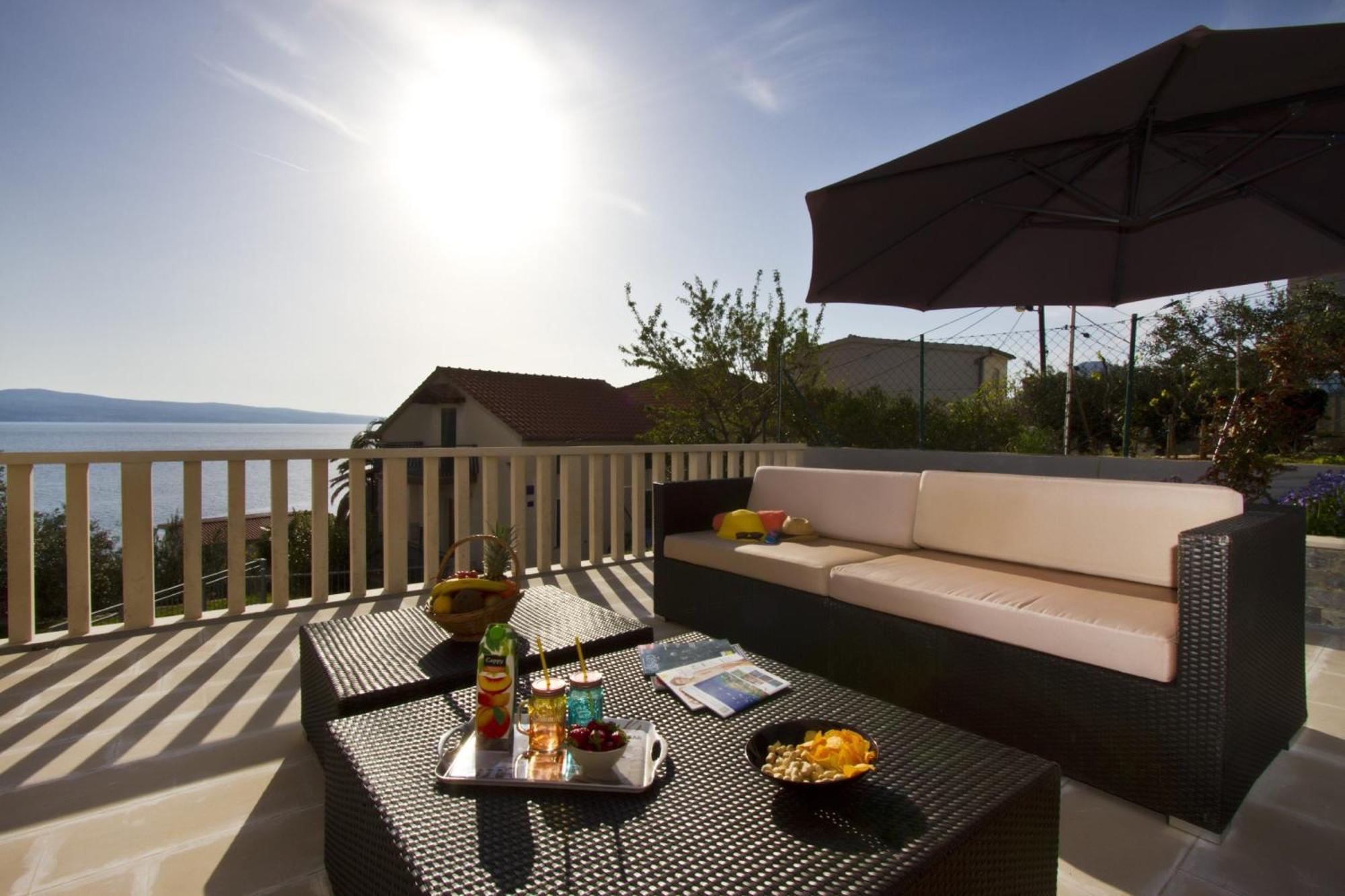 Apartments With Pool Vrdoljak Omiš Chambre photo