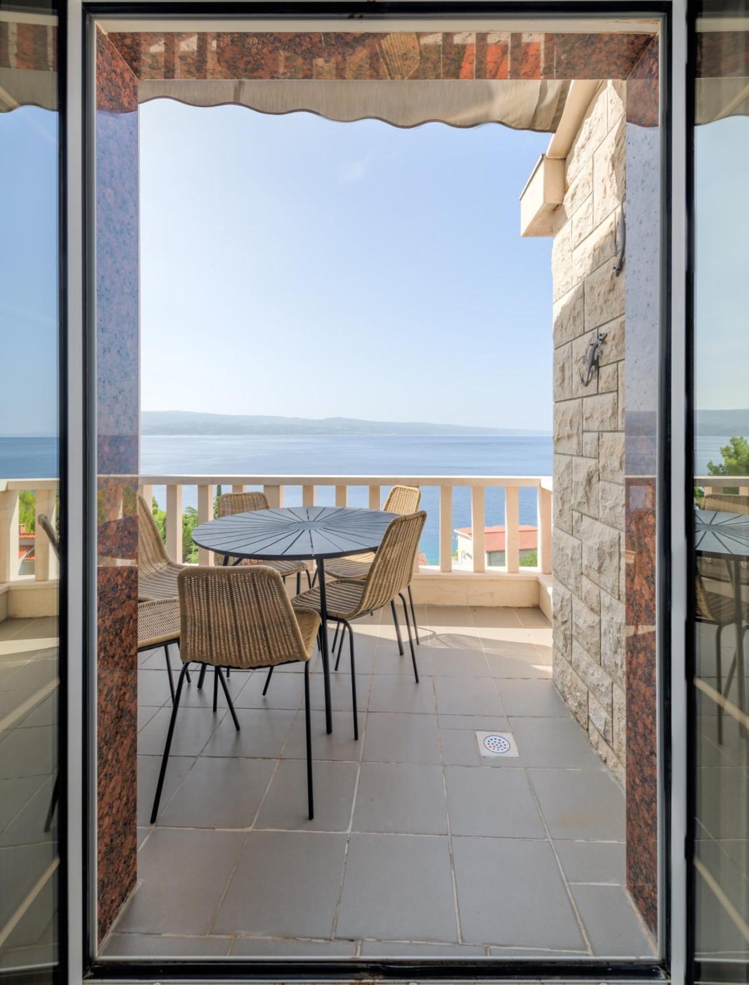 Apartments With Pool Vrdoljak Omiš Chambre photo
